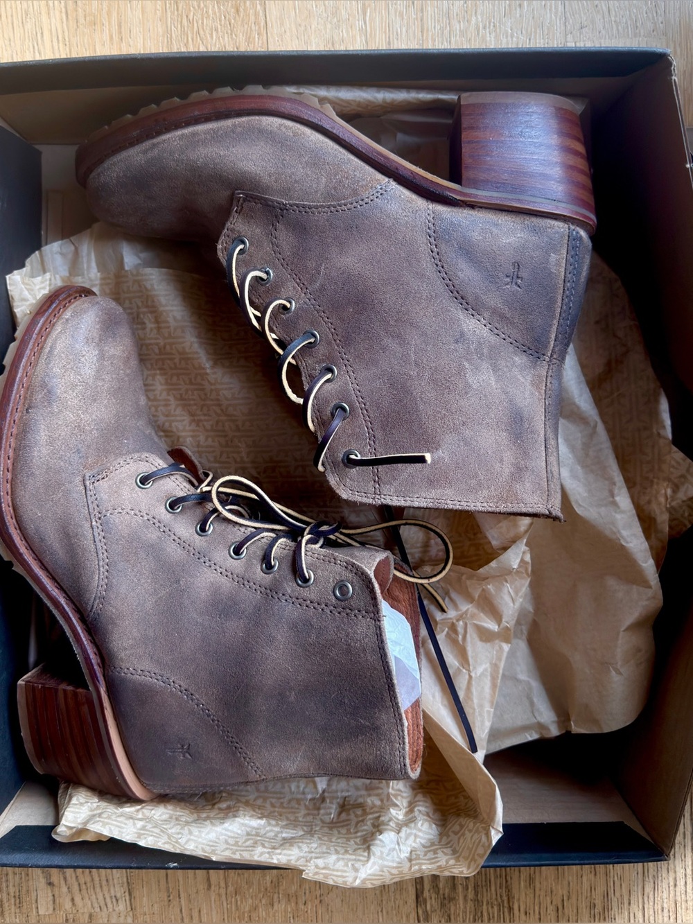 Frye Sabrina 6G Oiled Suede Lace Up Boot - Size 8.5